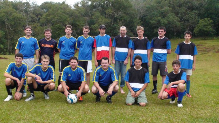 Vereador Elvio e Diretor de Esportes Douglas incentivam Grupo de Jovens 