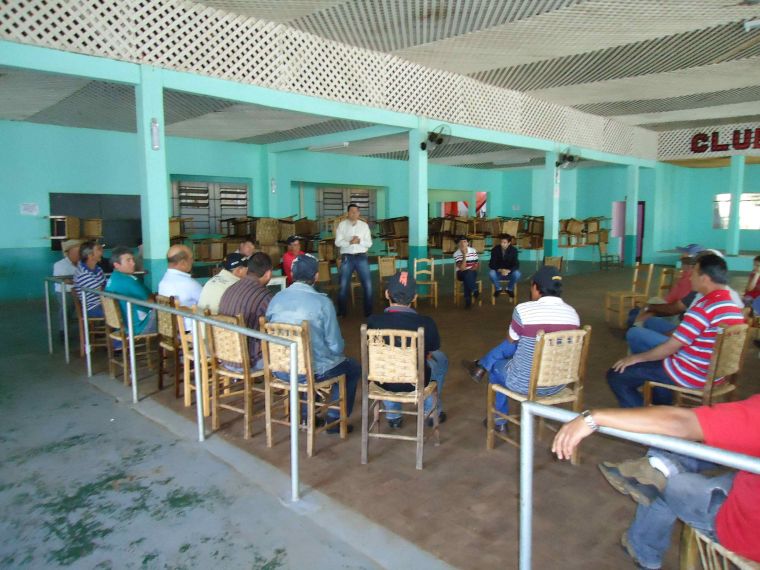 Associação de Produtores Rurais do Rio Guarani recebe trator