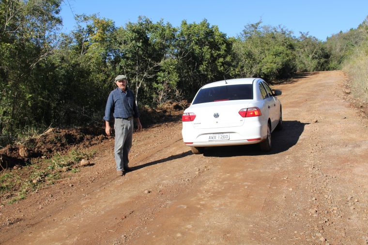 Vereador Argemiro Lorençatto(PPS) percorreu os 6km da estrada do Jacutinga que foram cascalhados