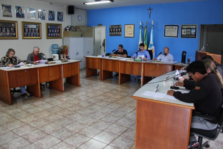 CÂMARA APROVA CRÉDITO ADICIONAL DE UM MILHÃO E OITENTA TRÊS MIL REAIS PARA O PODER EXECUTIVO