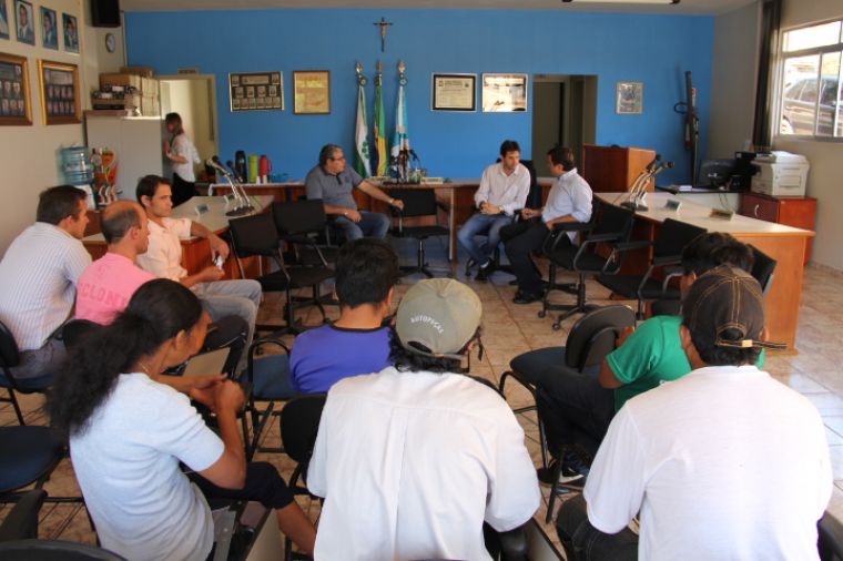 Deputado João Arruda(PMDB), visita Nova Laranjeiras e recebe pedidos para resfriadores de leite 