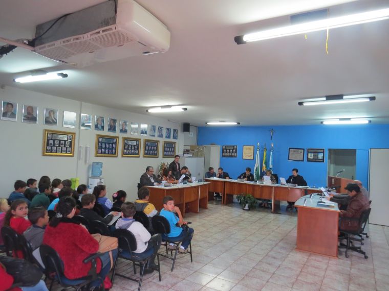 SEGUNDA DIA 08 DE JUNHO ESTARÁ EM PRIMEIRA DISCUSSÃO O PROJETO DE LEI 015/2015 