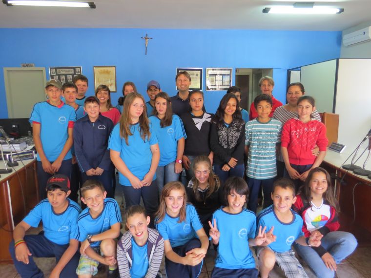 VISITA DOS ALUNOS DA ESCOLA ESTADUAL DO CAMPO DE GUARAÍ