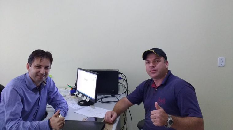 Vereador Leo Souza visita secretarias do município