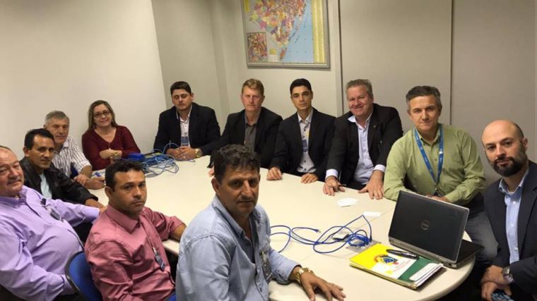 Vereadores participam de audiência em Curitiba com o diretor da Tim