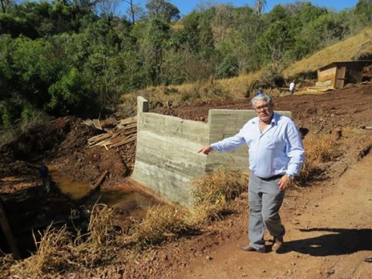 Presidenta Altamiro faz visita a construção da ponte sobre o Rio das Dunas