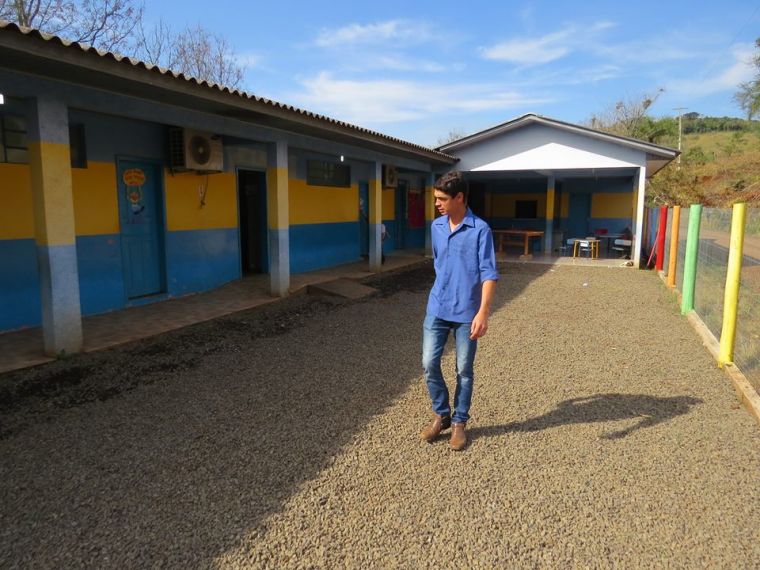 Vereador Robinho faz visita à Escola Municipal de Paiquere