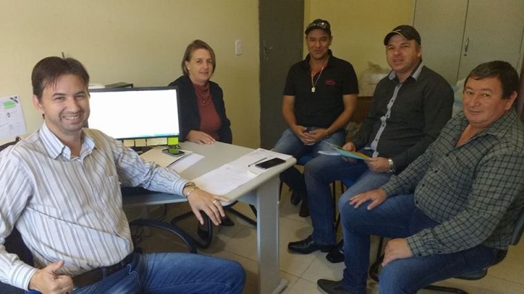 Vereadores Léo, Erna, Arcindo e Neninho fazem visita à Secretaria de Assistência Social