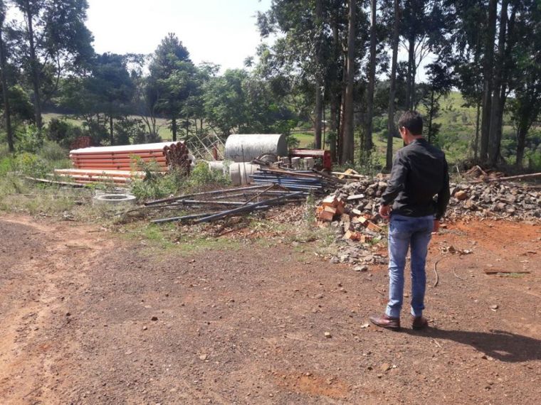 Abandonado, Viveiro Municipal é tomado pelo mato