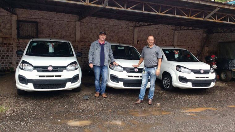 Vereadores agradecem administração e deputada pela conquista de três carros