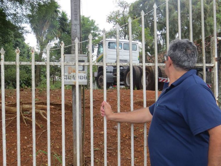 Presidente Altamiro cobra motivo de caminhão estar estacionado há mais de 30 dias em terreno na cidade de Laranjeiras do Sul