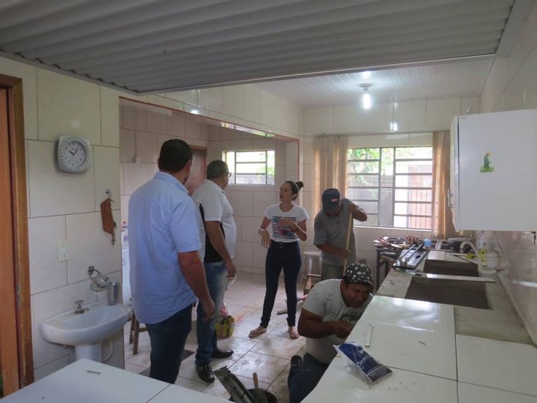 Vereadores Cleciandro Veroneze e Altamiro Scheffer visitam a Creche Giuliano Sencini