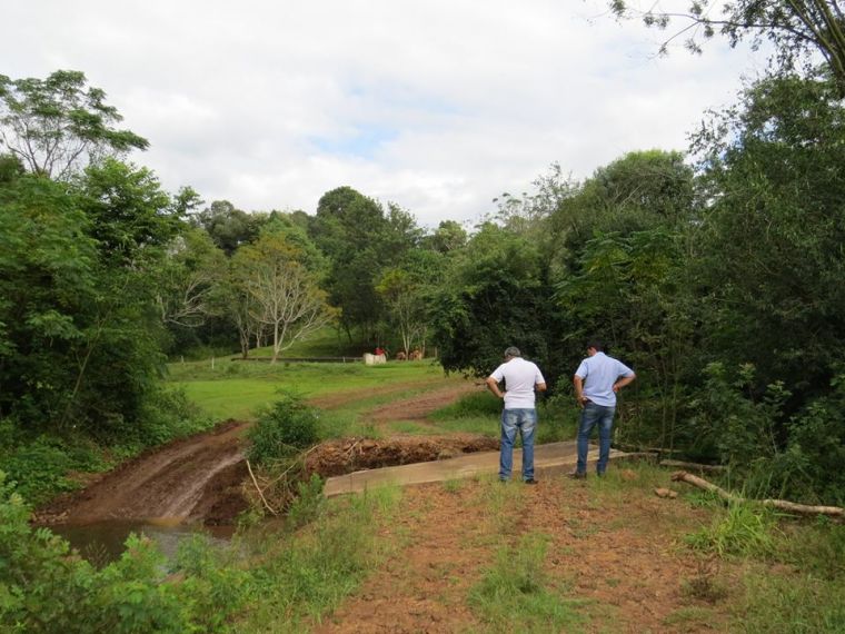Vereadores inspecionam ponte que caiu na região da Copical