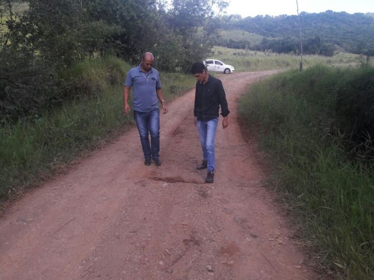 Vereadores Robinho e Arcindo pedem reparos na ponte sobre o Rio Pereira   