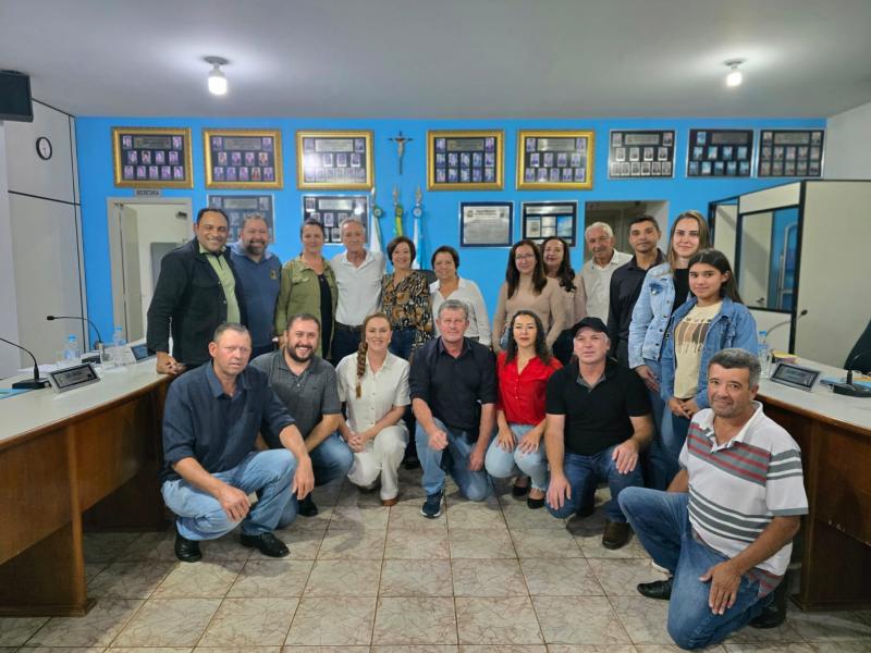 Sessão da Câmara une deliberações e homenagens em noite marcada por emoção e reconhecimento