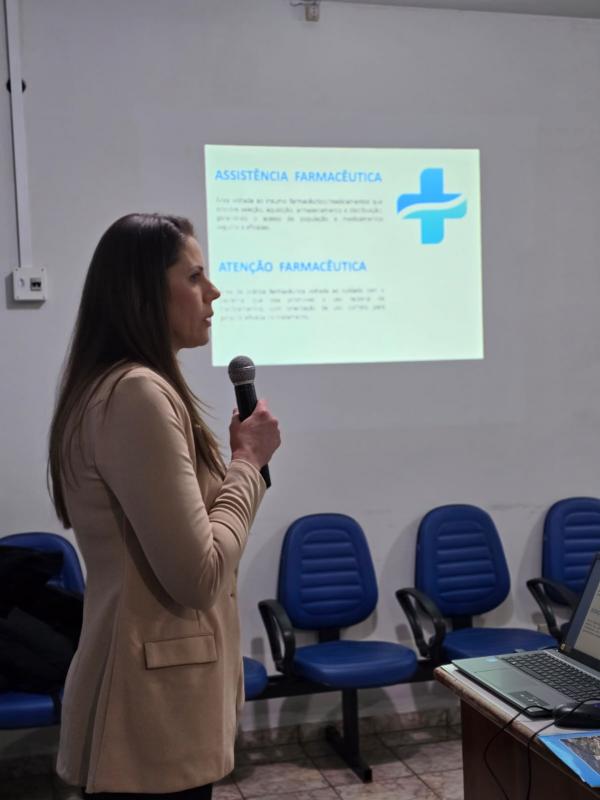 Sessão da Câmara Municipal aborda demandas da comunidade, aprova projetos e recebe equipe da Secretaria de Saúde para apresentação de serviços